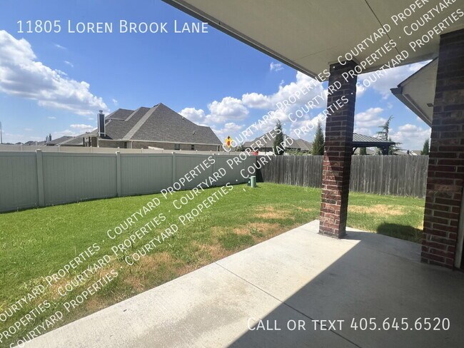 Foto del edificio - 11805 Loren Brook Ln