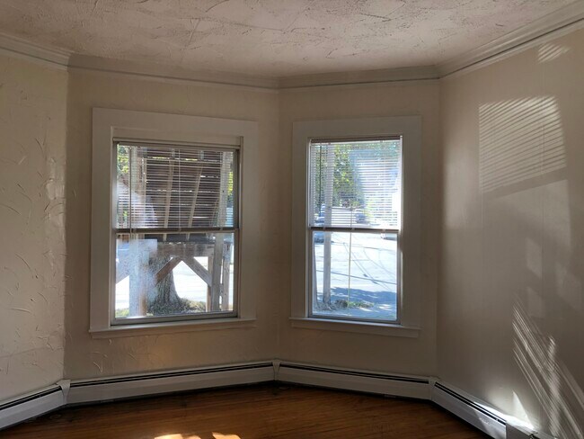 Building Photo - 259 Woodford St