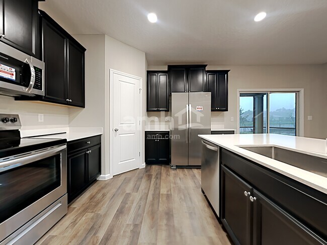 Building Photo - 140 Hemlock Point