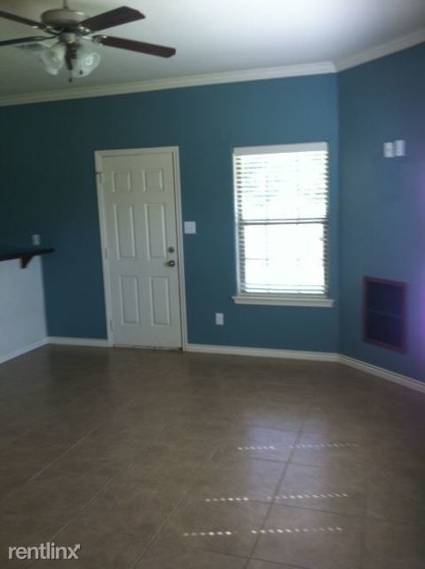 Building Photo - 3 br, 3 bath Duplex - 4438 Reveille Rd