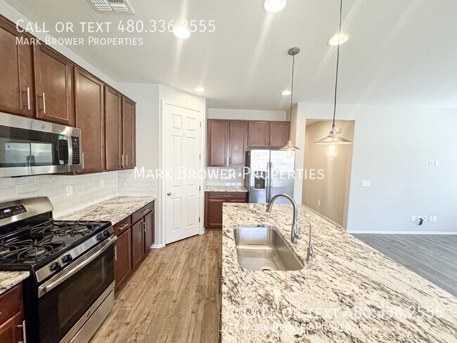 Building Photo - 4594 Kirkland Ave