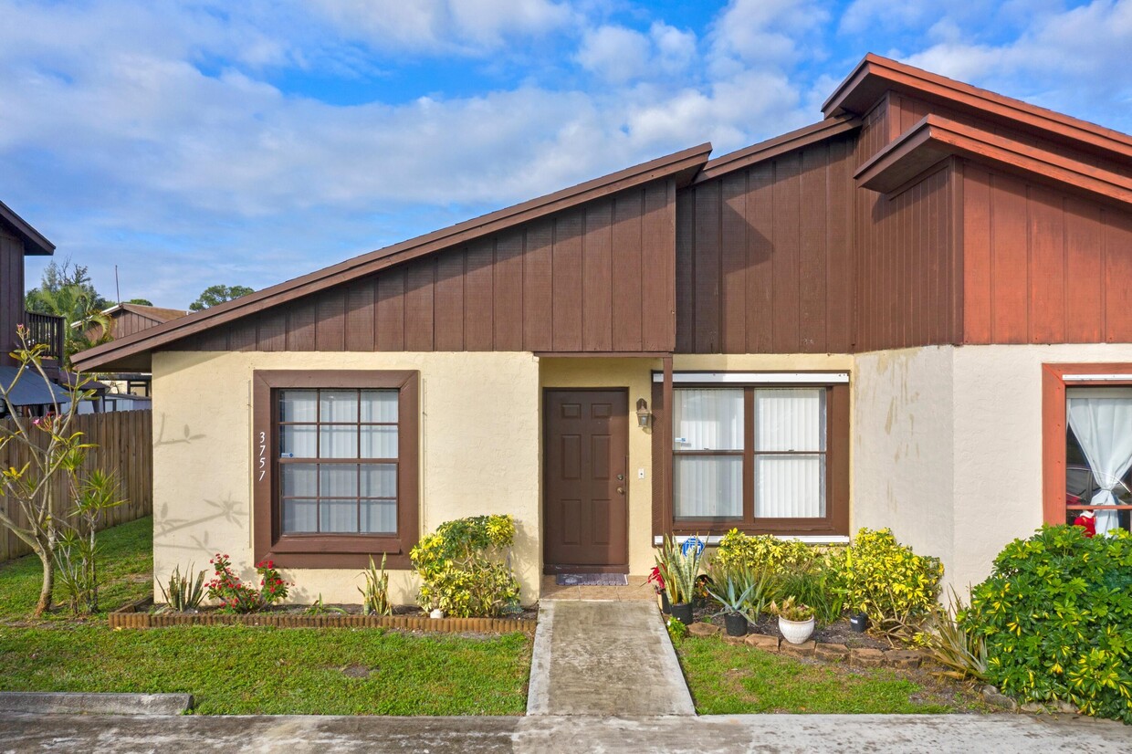 3757 MilPond Ct, Greenacres, FL 33463 House Rental in Greenacres, FL