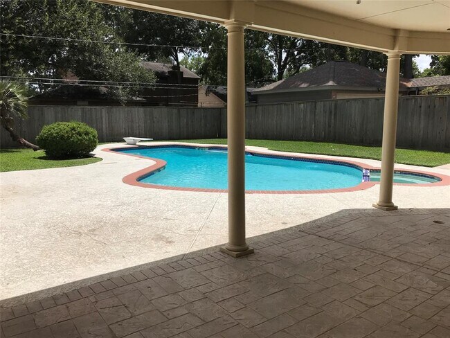 Foto del edificio - 7711 Friars Ct Ln