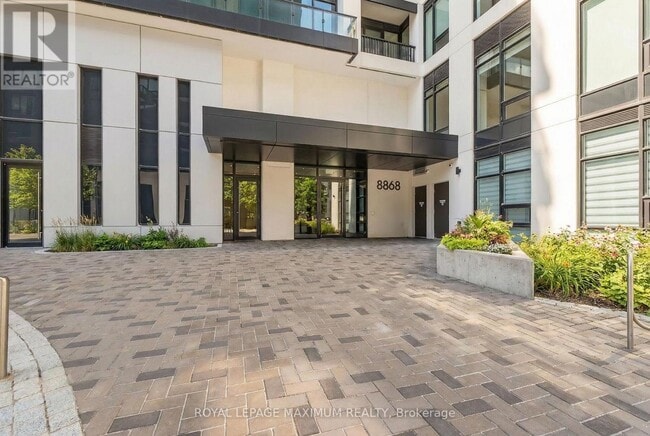 Building Photo - 8868 Yonge St