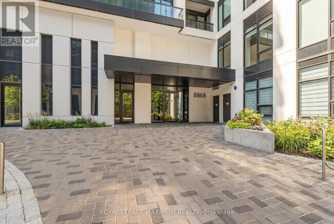 Photo du bâtiment - 8868 Yonge St