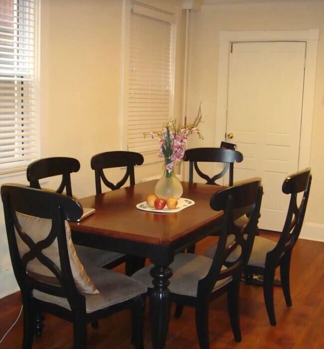 Dining room - 832 Hollins St