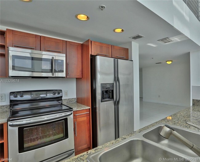 Building Photo - 2 br, 2 bath Condo - 7728 Collins Ave Unit 21