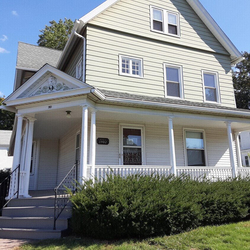 90 Chestnut St Unit Second Floor Apartment, Manchester, CT 06040