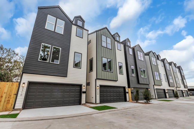 Photo - Sleek & Modern 3/2 in Garden Oaks Apartment