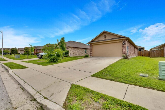 Building Photo - 5801 Montrelia Dr