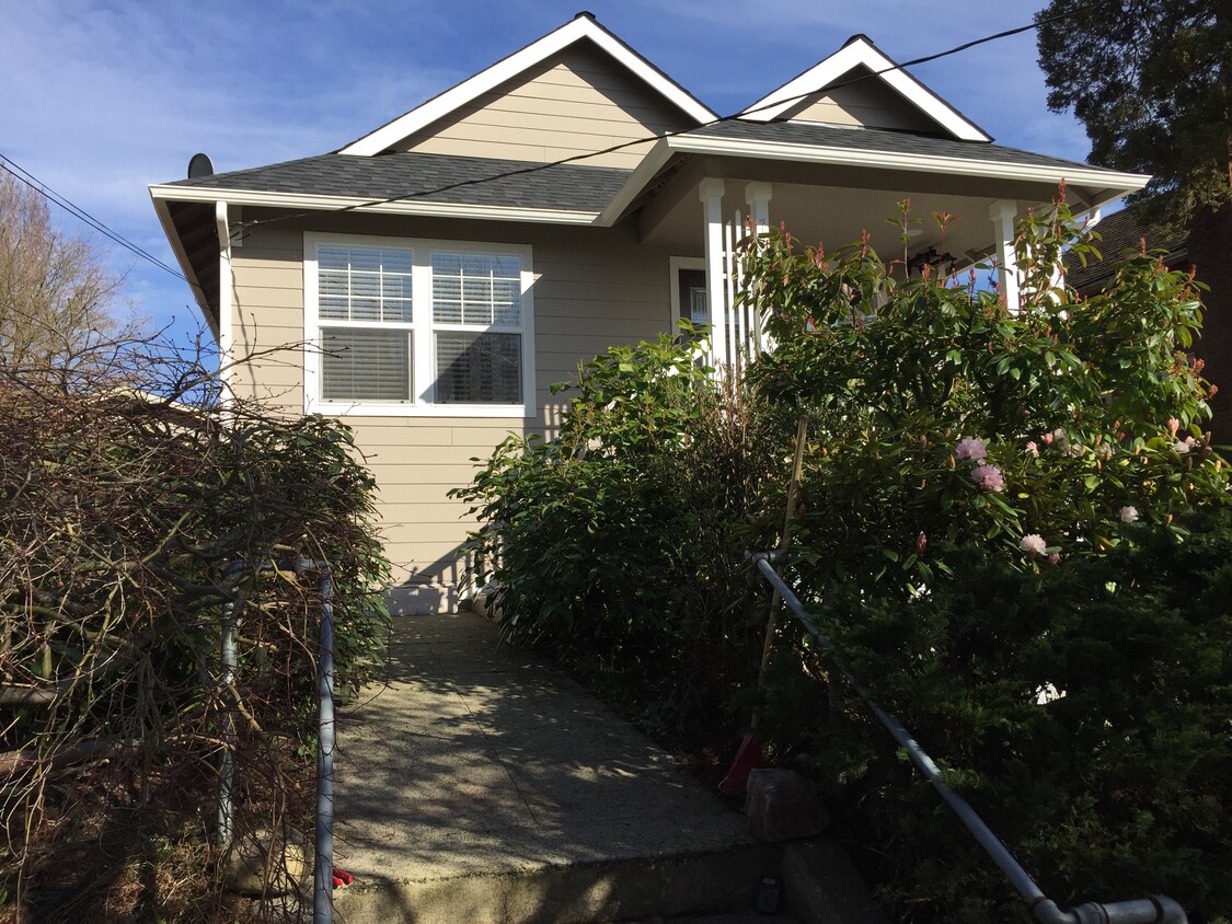 Photo - 7014 Brooklyn Ave NE (Seattle, WA)