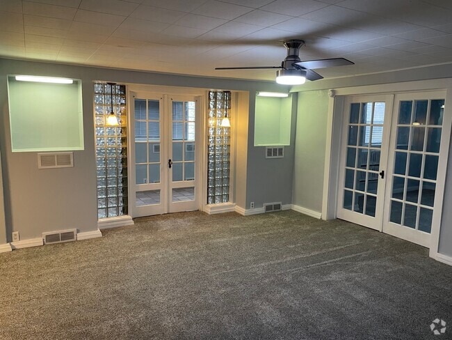 Building Photo - 2035 S 50th St