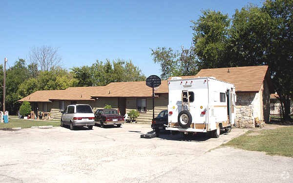 Foto del edificio - 6406 Bradsher Dr