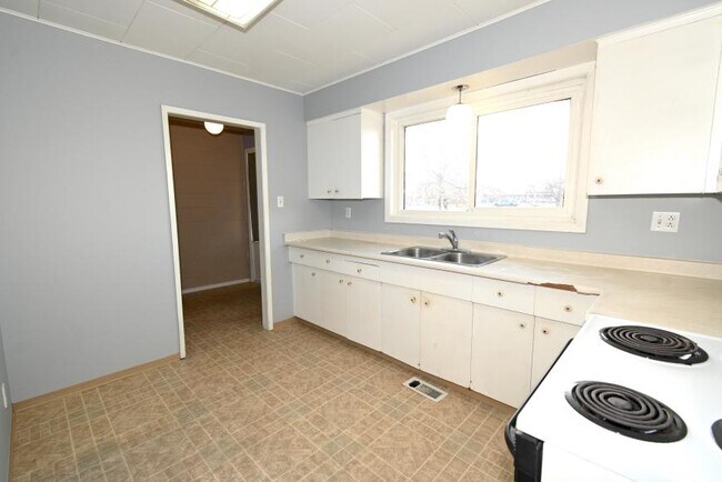 Photo du bâtiment - 3 bedroom in Prince George BC V2M 3B7