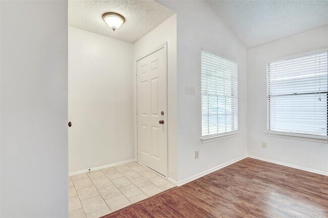 Foto del edificio - 1902 Heatherglen Ln