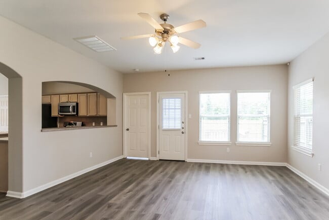 Building Photo - 985 Oak Falls Dr