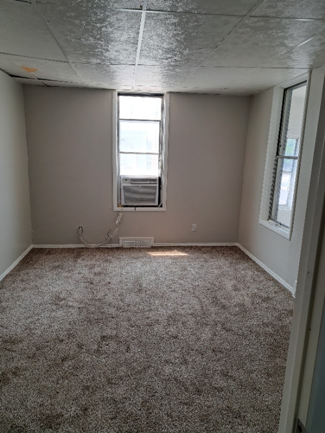 Building Photo - Greenwood Duplex