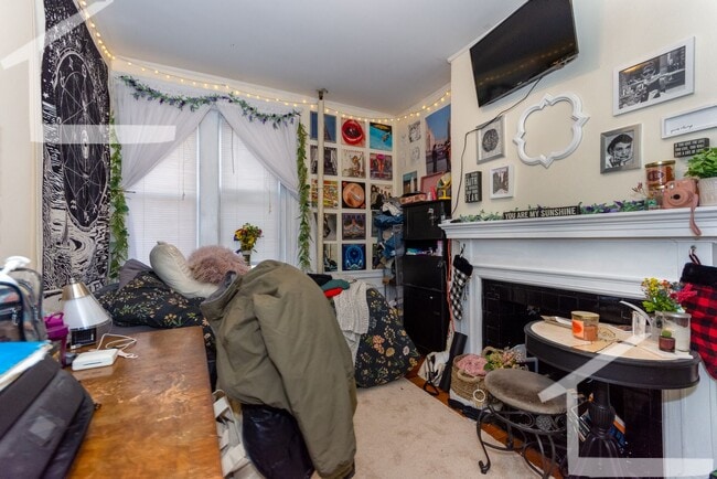 Building Photo - Closest to BU Campus - 4-bedroom apartment SEPT-2026