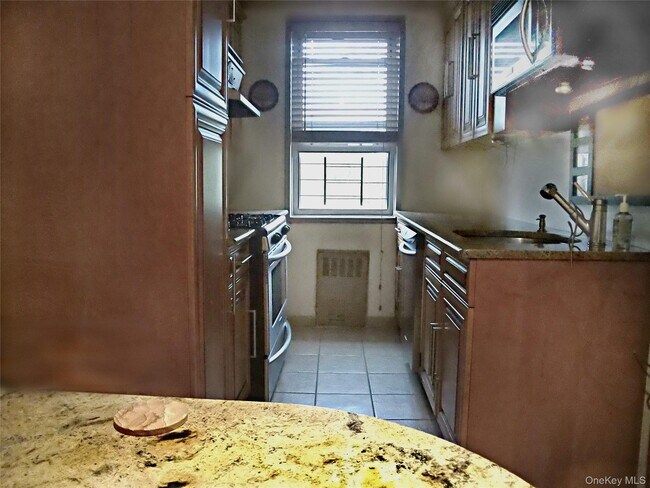 Foto del edificio - 480 Riverdale Ave