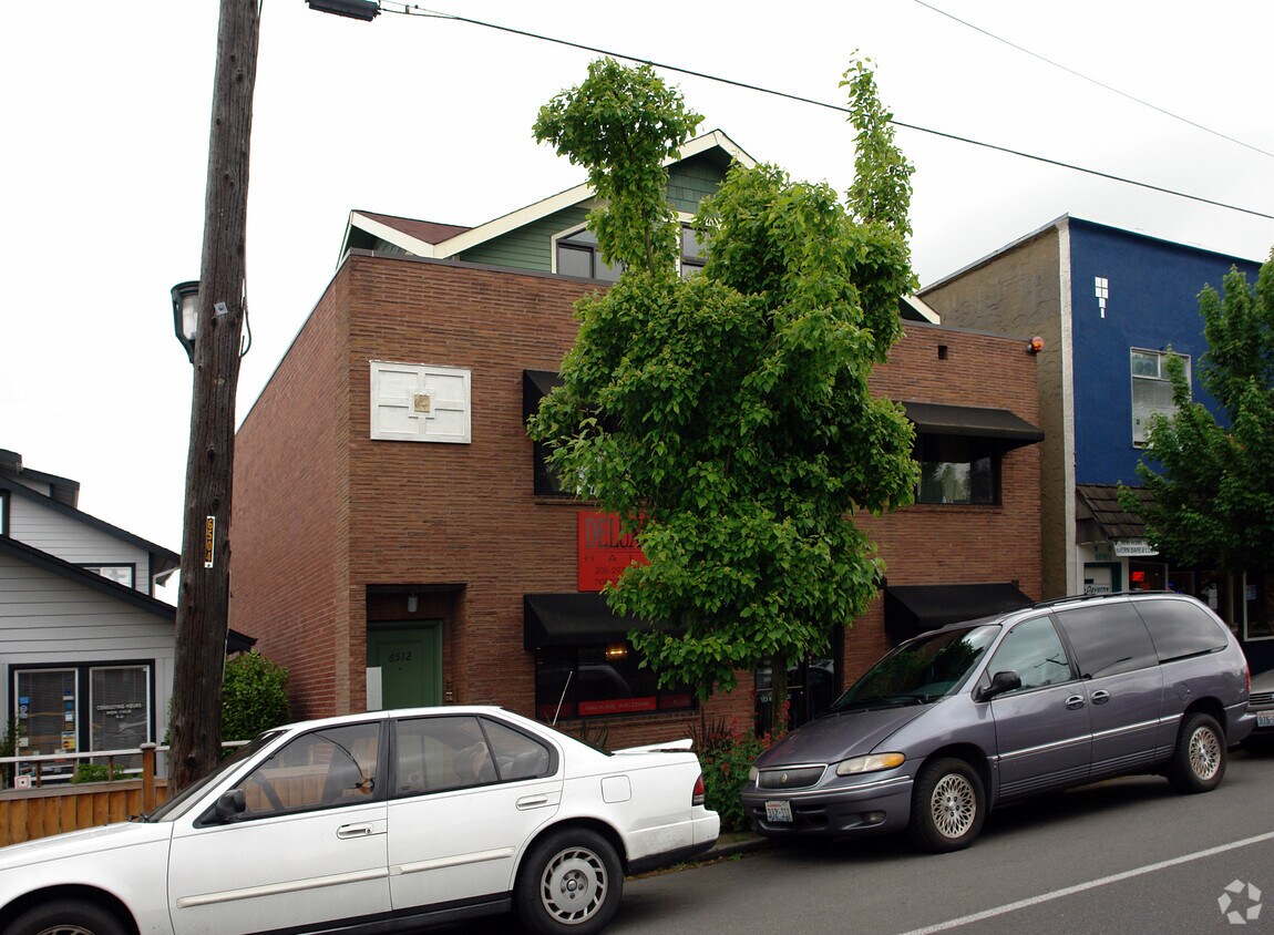 Building Photo - 6512 Phinney Ave