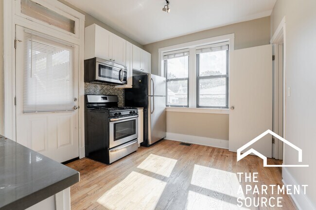 Foto del edificio - 3139 W Wellington Ave