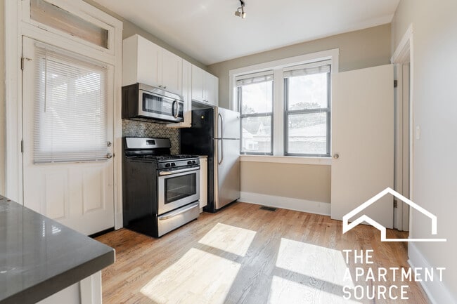 Building Photo - 3139 W Wellington Ave