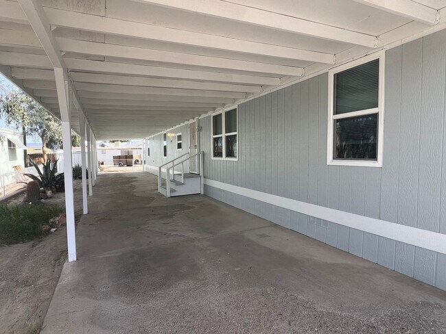 Foto del edificio - March FREE Rent. Freshly Remodeled 3 Bedro...