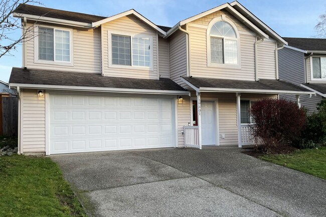Building Photo - 19301 Valley View Dr