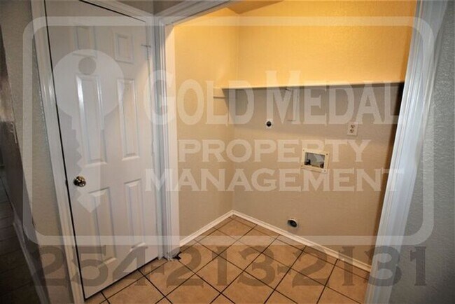 Building Photo - 2806 Cantabrian Dr