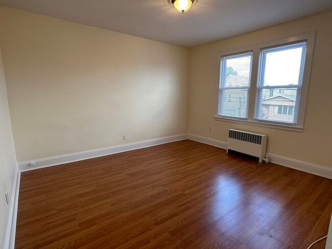Building Photo - 18 E 51st St