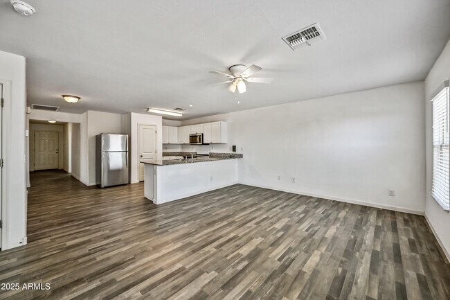 Building Photo - 211 Azteca Dr