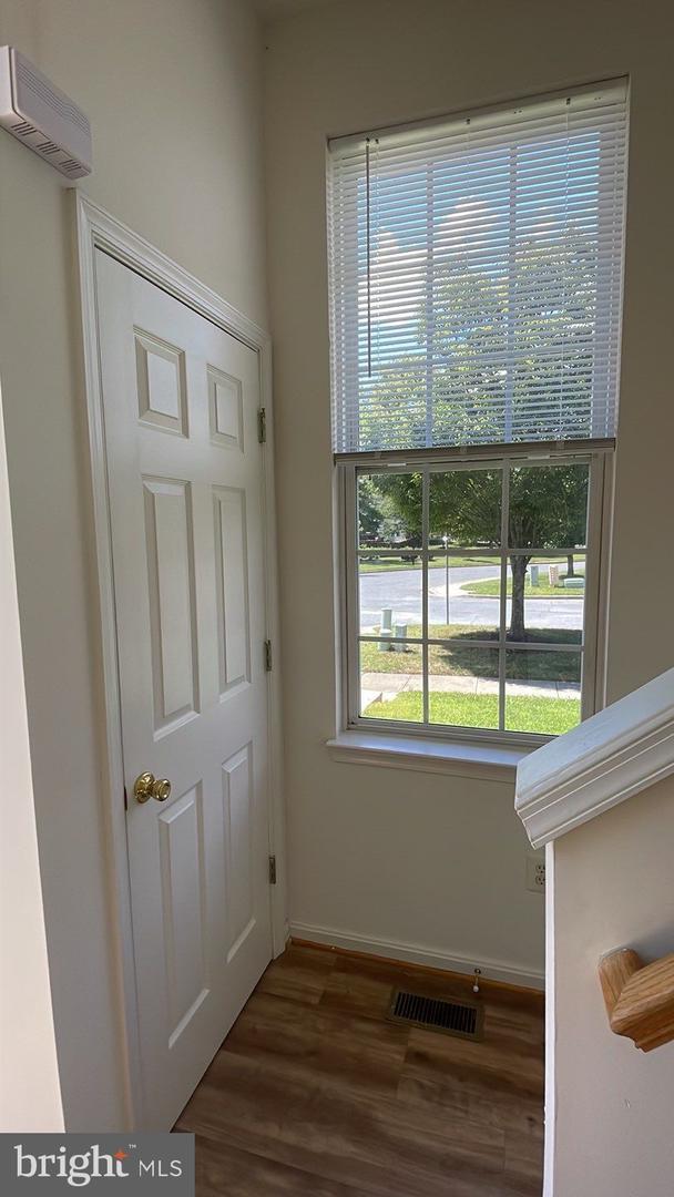 Building Photo - 126 Liason Ct