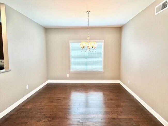 Foto del edificio - Now Leasing 4-bedroom 3 bath home with Bon...