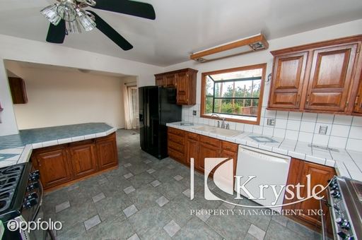 Building Photo - 525 Whitecliff Dr
