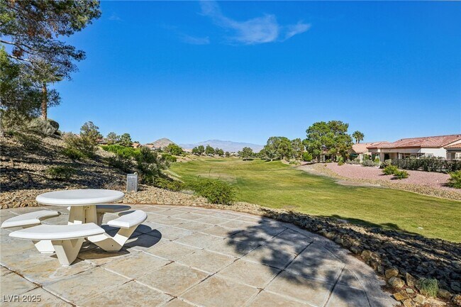 Foto del edificio - 2504 Youngdale Dr