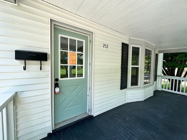 Building Photo - John Ball Park Awesome 4 Bed and 2 Bath Home