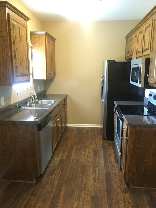 Foto del edificio - 3 bed 2 bath home on Henderson Hwy