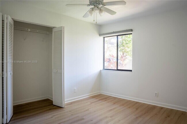 Building Photo - 9286 Chelsea Dr N