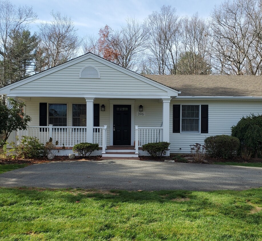 Primary Photo - 396 Forest St