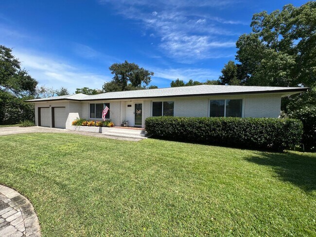 Foto del edificio - Splendid 3 Bed/2 Bath Home in North Pensacola