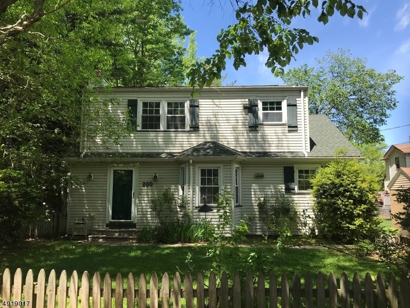 Primary Photo - 200 N Lehigh Ave