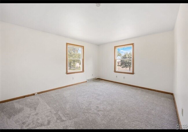 Foto del edificio - 5696 Caughdenoy Rd