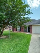 Building Photo - 2920 Le Oaks Dr