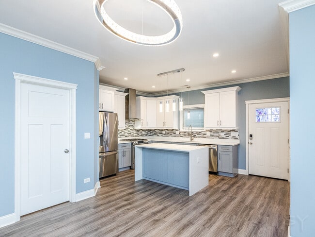 Building Photo - 1300 S Heath Ave