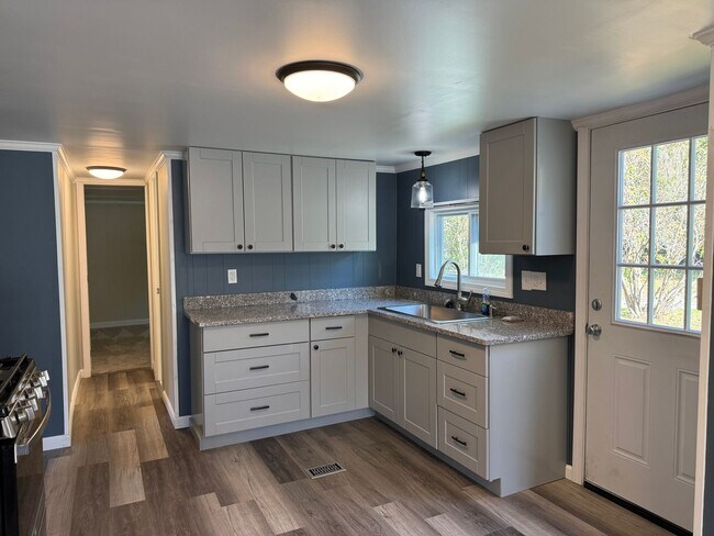 Foto del edificio - 3 bedroom in Sharon