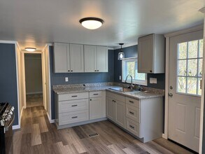 Building Photo - 41 K and L Ct