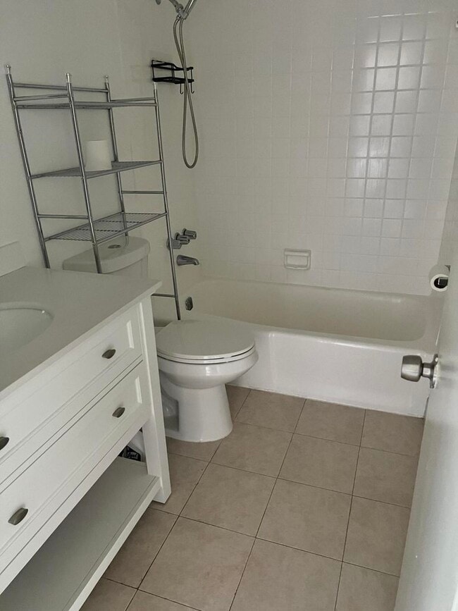 Building Photo - 644 NW 13th St