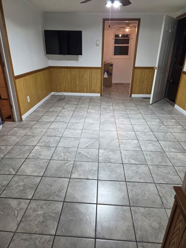 Building Photo - Home in Marion