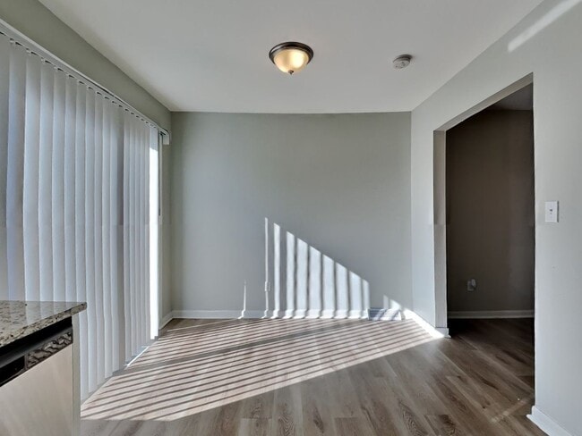 Foto del edificio - Charming 3-Bed Home in Lees Summit with Garage