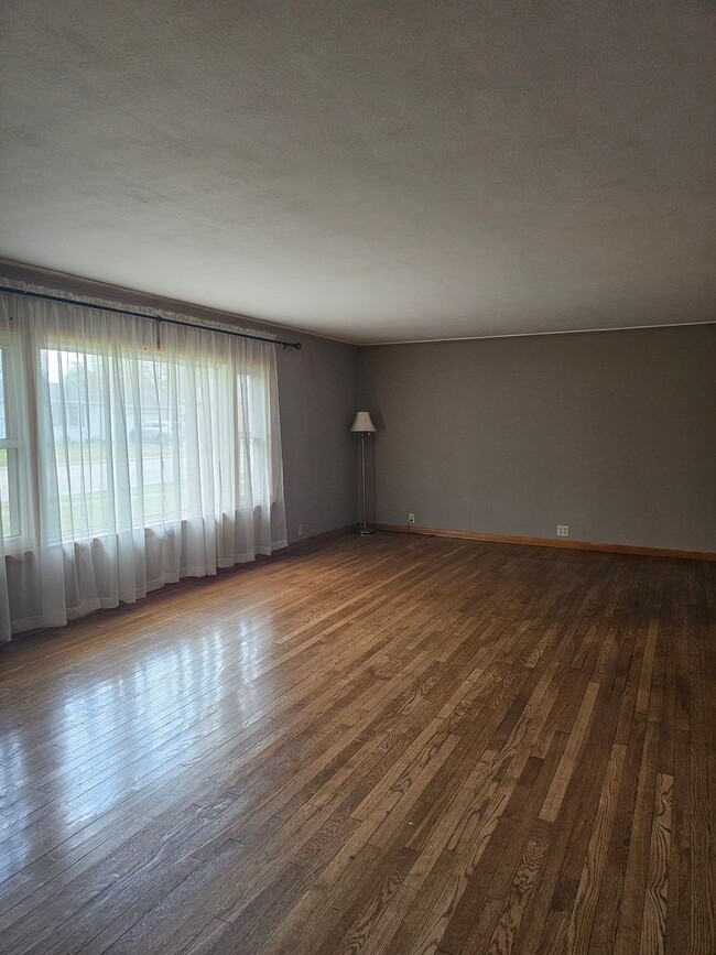 Foto del edificio - Spacious Two Bedroom with Large Backyard